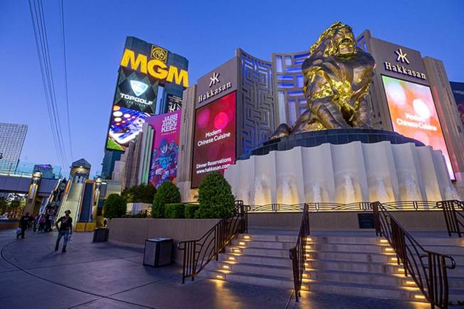 Boyd Gaming Corp có trụ sở tại Las Vegas đang mất khoảng 3,2 triệu USD/ngày trong thời gian ngừng hoạt động và có thể sau 9,4 tháng sẽ cạn tiền.