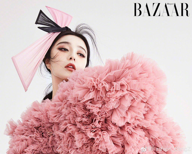 Không thể không nhắc đến Phạm Băng Băng trên bìa tạp chí Harper’s Bazaar Việt Nam mở đầu năm 2020. Cô được nhắc đến như một biểu tượng thời trang và từ khóa "Phạm Băng Băng mặc váy hồng" xuất hiện trong top tìm kiếm tại Weibo.