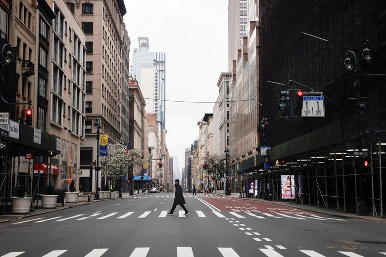 Đường phố tại New York gần như không có người trong dịch bệnh (ảnh: Reuters)