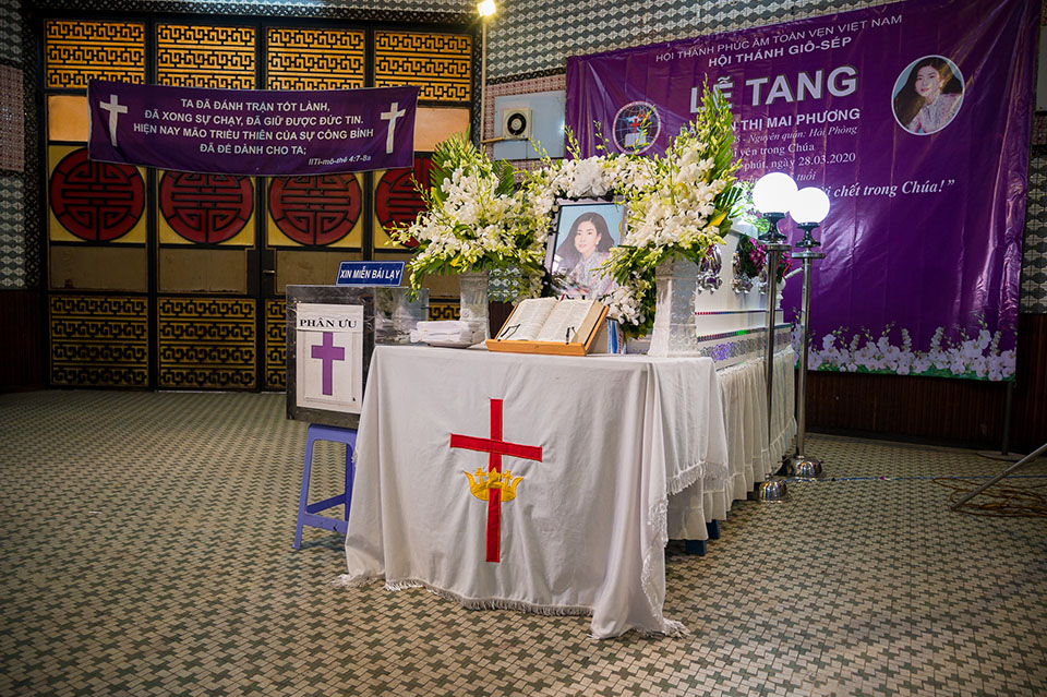 Do dịch bệnh Covid-19 nên tang lễ của Mai Phương không thông báo công khai, hạn chế người đến thăm để đảm bảo sức khỏe cho cộng đồng.