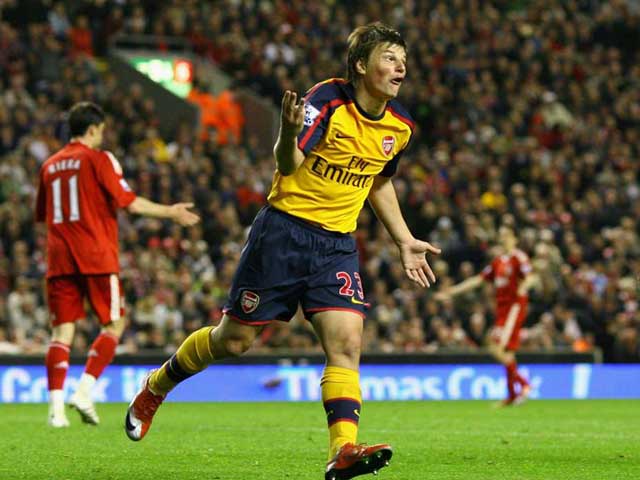 Arshavin đi vào lịch sử Ngoại hạng Anh tại Anfield