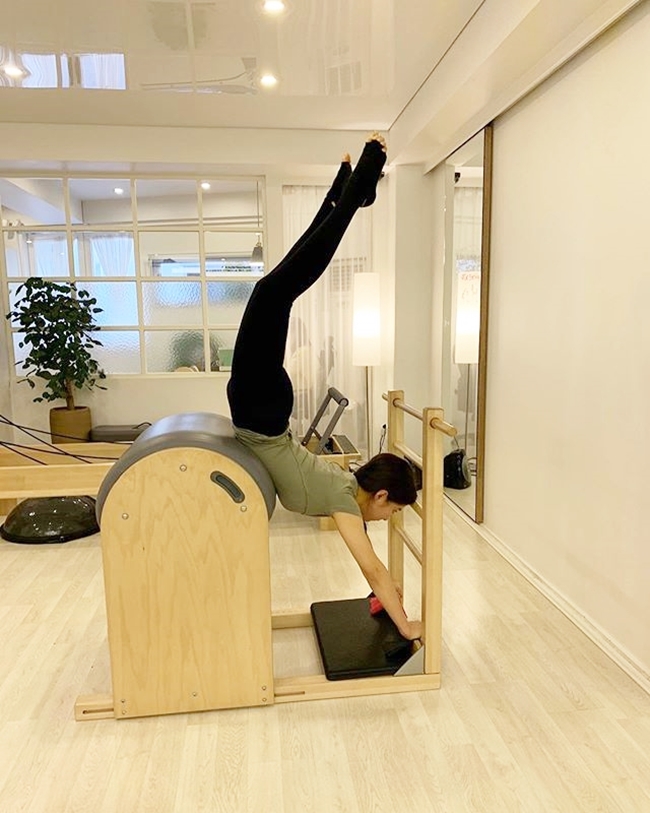 Trên Instagram cá nhân của Shin Se Kyung có chia sẻ hình ảnh cô tập pilates.