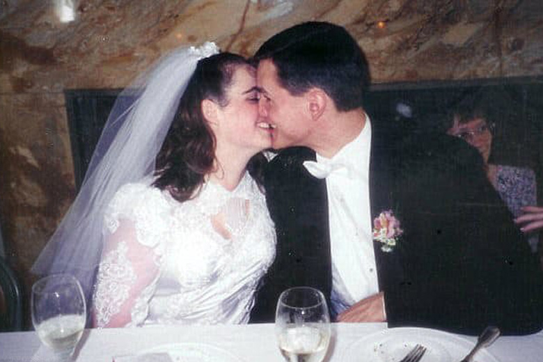 Hai vợ chồng Stephen Allwine hạnh phúc trong ngày cưới.