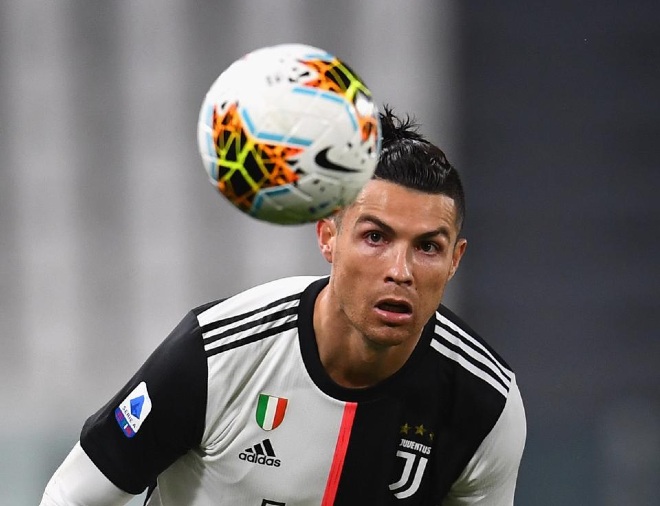 Ronaldo sắp cán mốc 1 tỷ USD