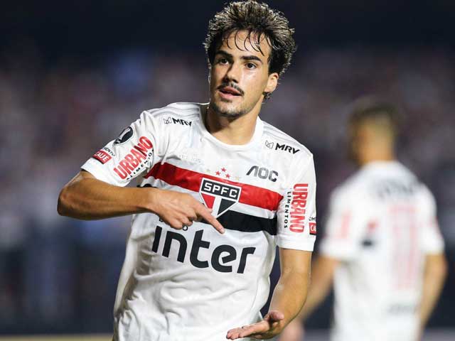 Igor Gomes có lối chơi chững chạc dù mới 21 tuổi