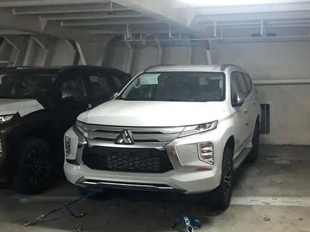 Hình ảnh lô xe Mitsubishi Pajero Sport 2020 vừa cập cảng Việt Nam