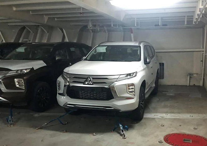 Hình ảnh lô xe Mitsubishi Pajero Sport 2020 vừa cập cảng Việt Nam - 1