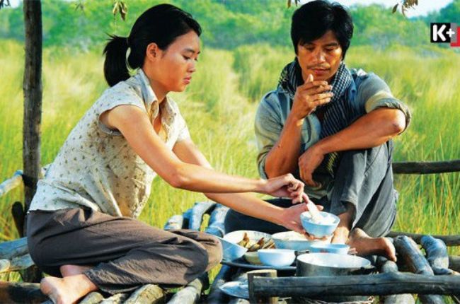 Cảnh nóng luôn là một trong những yếu tố được các nhà sản xuất phim sử dụng nhằm gây tò mò, kích thích cho khán giả. Thế nên trong khoảng 10 năm vừa qua, các nhà sản xuất phim Việt đã táo bạo hơn khi sử dụng các cảnh giường chiếu. Cùng điểm lại những cảnh nóng táo bạo của phim Việt trong thập niên qua nhé.

