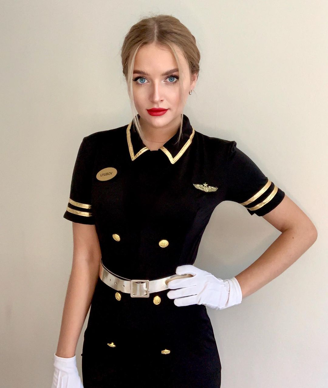 Nữ tiếp viên hàng không người Nga nổi bật với gương mặt đẹp đặc biệt là đôi mắt xanh thu hút.&nbsp;