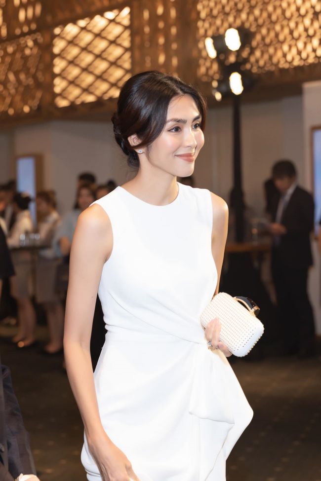 Sau khi kết hôn cùng doanh nhân Louis Nguyễn, Tăng Thanh Hà có sự lột xác về phong cách thời trang. 
