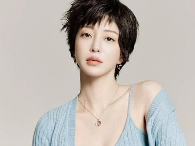 Nhan sắc quá đỗi trẻ trung của ‘mỹ nhân thẩm mỹ’ Han Ye Seul ở tuổi 41