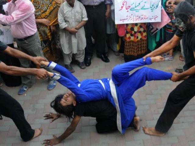 Hủ tục dùng ngón tay kiểm tra "vùng kín" nữ ở Pakistan: Tòa án ra phán quyết cuối cùng