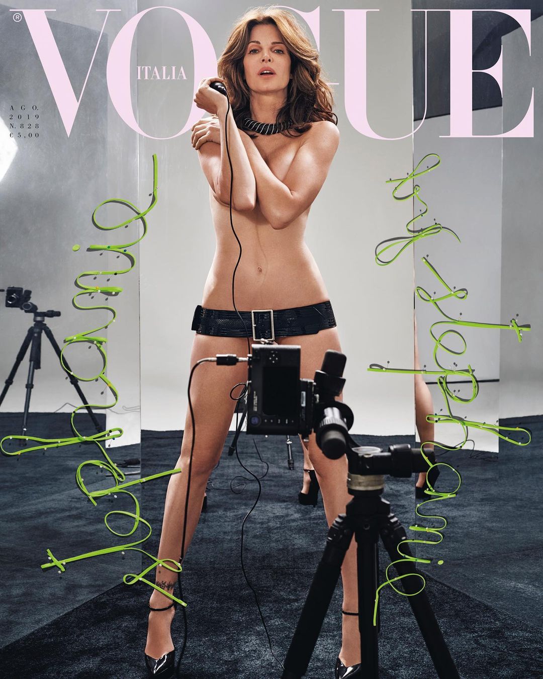 Stephanie Seymour là siêu mẫu nổi tiếng, tuổi ngũ tuần vẫn tự tin nude trên bìa tạp chí.