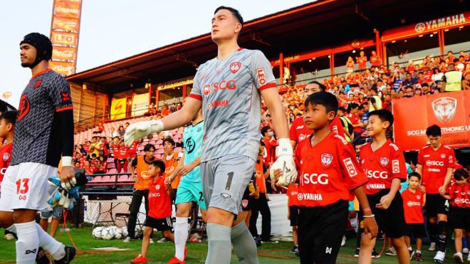 Thủ môn Đặng Văn Lâm đang "thất sủng" ở Muangthong United.