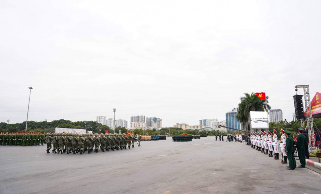 Lực lượng Cảnh vệ được tuyển chọn để bảo vệ khách mời và nguyên thủ đều trải qua nhiều bài sát hạch về sức khỏe, bản lĩnh và hầu hết cao 1,8 m.