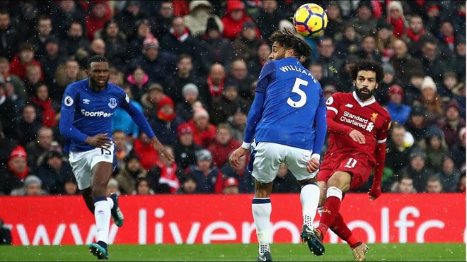 Cú cứa lòng hoàn hảo của Salah khi tuyết rơi trên sân Anfield trong trận derby vùng Merseyside