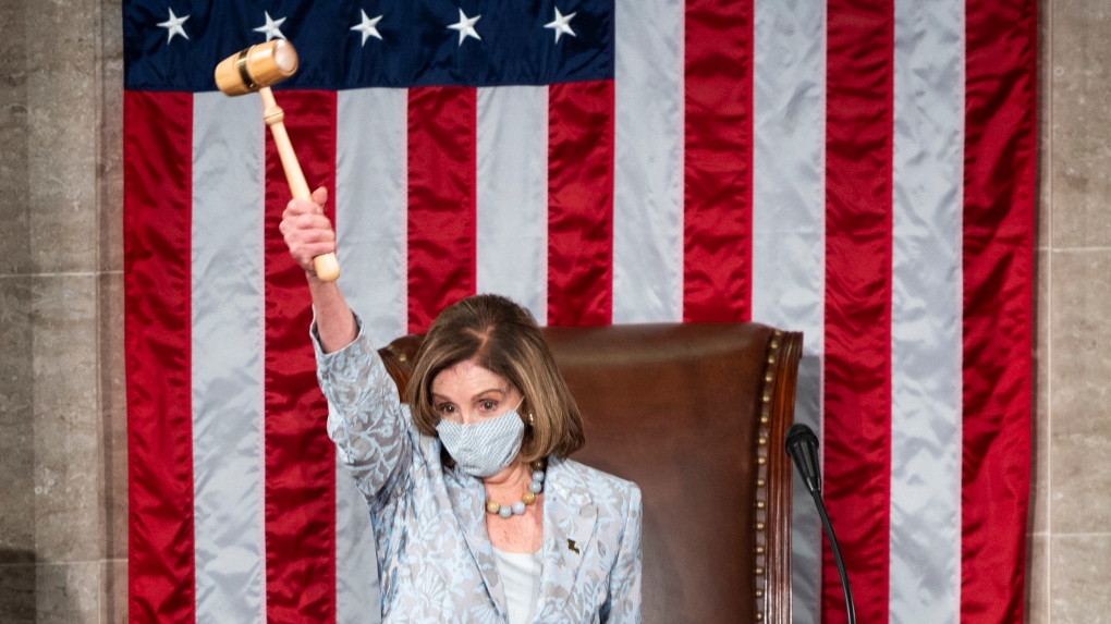 Chủ tịch Hạ viện Mỹ, Nancy Pelosi kêu gọi phế truất ông Trump ngay lập tức. Ảnh: AP