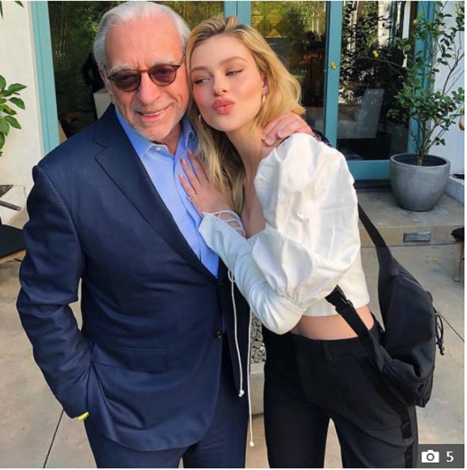 Nelson&nbsp;Peltz - tỷ phú và là nhà đầu tư kinh doanh nổi tiếng người Mỹ chính là cha đẻ của Nicola Peltz, vị hôn thê của con trai cả nhà Beckham