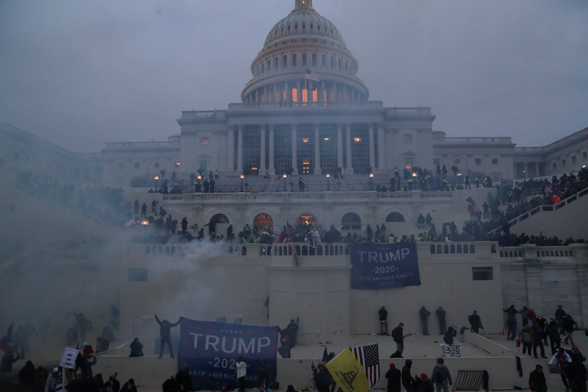 Điện Capitol ngày xảy ra bạo loạn (ảnh: CNN)