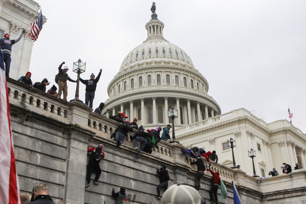 Nguy cơ mất an ninh trong lễ nhậm chức Tổng thống của ông Biden sau vụ bạo loạn ở Điện Capitol (ảnh: AP)