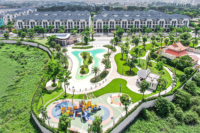 Verosa Park - quần thể nhà liên kế, biệt thự của Khang Điền phát triển năm 2019, hiện đã có cư dân về sinh sống