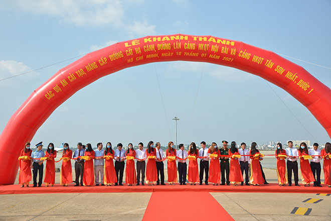 Chiều 10/1, Bộ Giao thông Vận tải (GTVT) tổ chức lễ khánh thành giai đoạn 1 dự án nâng cấp, cải tạo đường băng 25R/07L sân bay Tân Sơn Nhất.