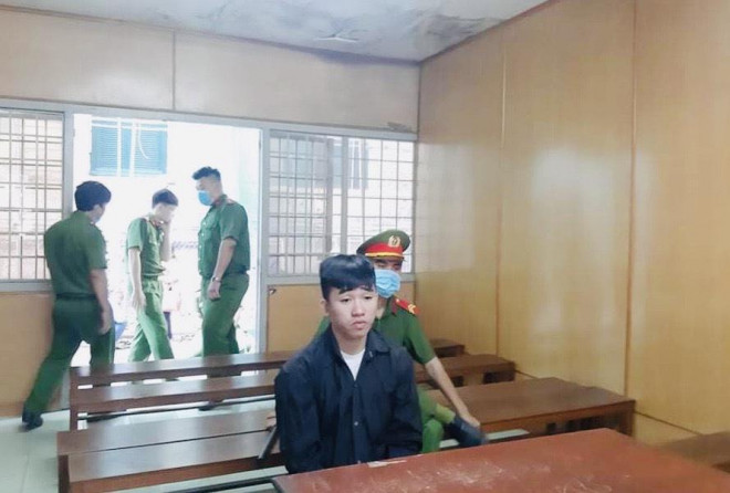 Bị cáo Phan Tấn Vũ lãnh 18 năm tù vì gây án mạng trong quán karaoke