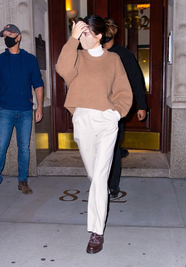 Ngắm outfit dạo phố cuối tuần của Kendall Jenner, biết luôn xu hướng nào sắp lên ngôi - 5