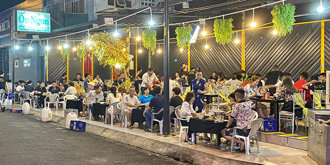 Ốc Ngon với không gian rộng rãi, thoáng đãng