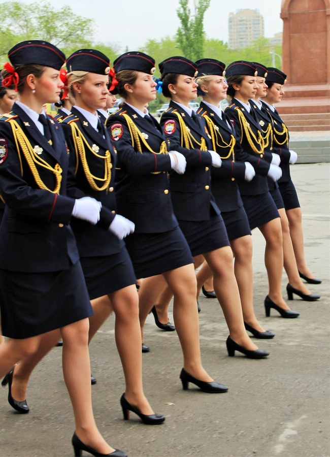 Các nữ quân nhân xinh đẹp của Nga trở thành tâm điểm của các lễ diễu binh Ngày Chiến thắng, thu hút mọi ánh nhìn với nhan sắc xinh đẹp, rạng rỡ.
