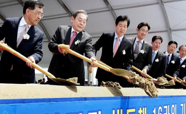 Sau khi Lee Byung-chull qua đời năm 1987, con trai thứ ba của ông - Lee Kun-hee tiếp quản cơ nghiệp của gia đình, đưa Samsung trở thành một trong những tập đoàn hàng đầu thế giới. 
