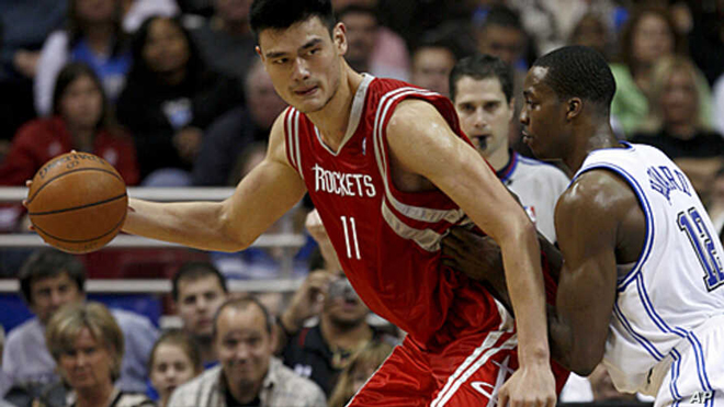 Yao Ming (số 11) có thể sẽ bị cô gái 13 tuổi vượt qua về chiều cao sau 1 năm nữa thôi