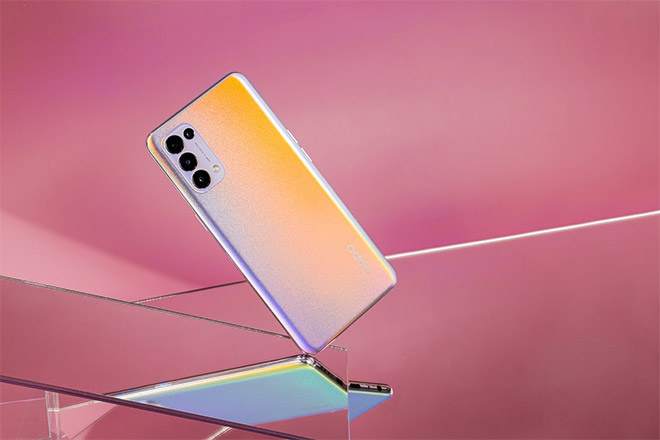 OPPO Reno5 ghi điểm với thiết kế bắt xu hướng đặc biệt là phiên bản Bạc Đa Sắc