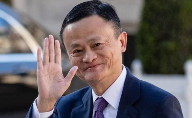 Jack Ma là tỷ phú, doanh nhân người Trung Quốc. Ông từng là người giàu nhất Châu Á kiêm chủ tịch hội đồng quản trị tập đoàn Alibaba với khối tài sản 57,9 tỷ USD. Năm 2017, ông từng có dịp ghé thăm thành phố Đà Nẵng xinh đẹp của Việt Nam.
