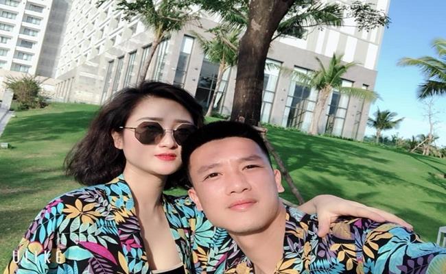 Nguyễn Thùy Dương bạn gái của cầu thủ Huy Hùng đang sở hữu khối tài sản cực khủng sau nhiều năm kinh doanh mỹ phẩm, bán hàng online. 
