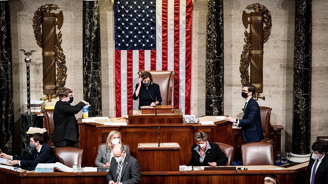 Chủ tịch Hạ viện Mỹ Nancy Pelosi chủ trì phiên bỏ phiếu luận tội ông Trump.