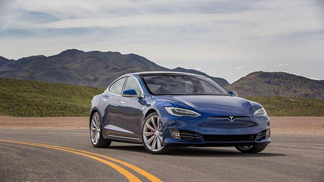 5. Tesla Model S Performance 2020 (thời gian tăng tốc từ 0-96 km/h: 2,4 giây)
