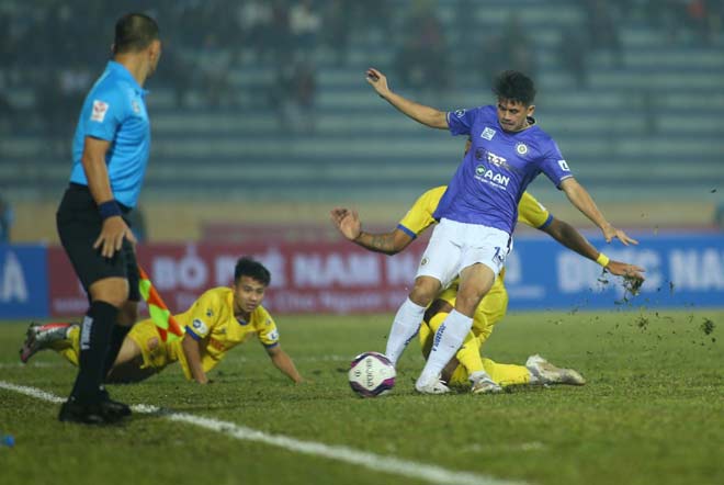 Đương kim á quân Hà Nội thua sốc 0-3 khi làm khách của Nam Định tại trận mở màn V-League 2021