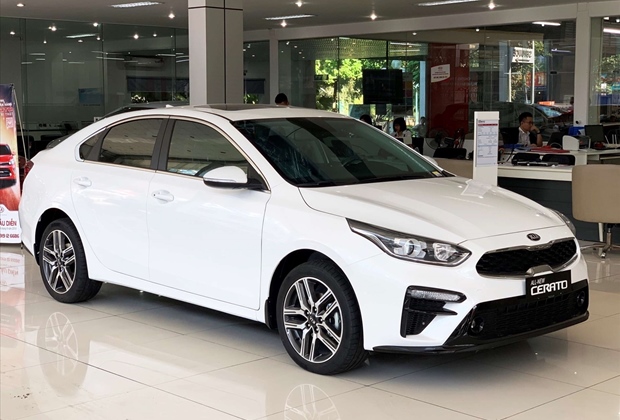 KIA Cerato phiên bản màu trắng