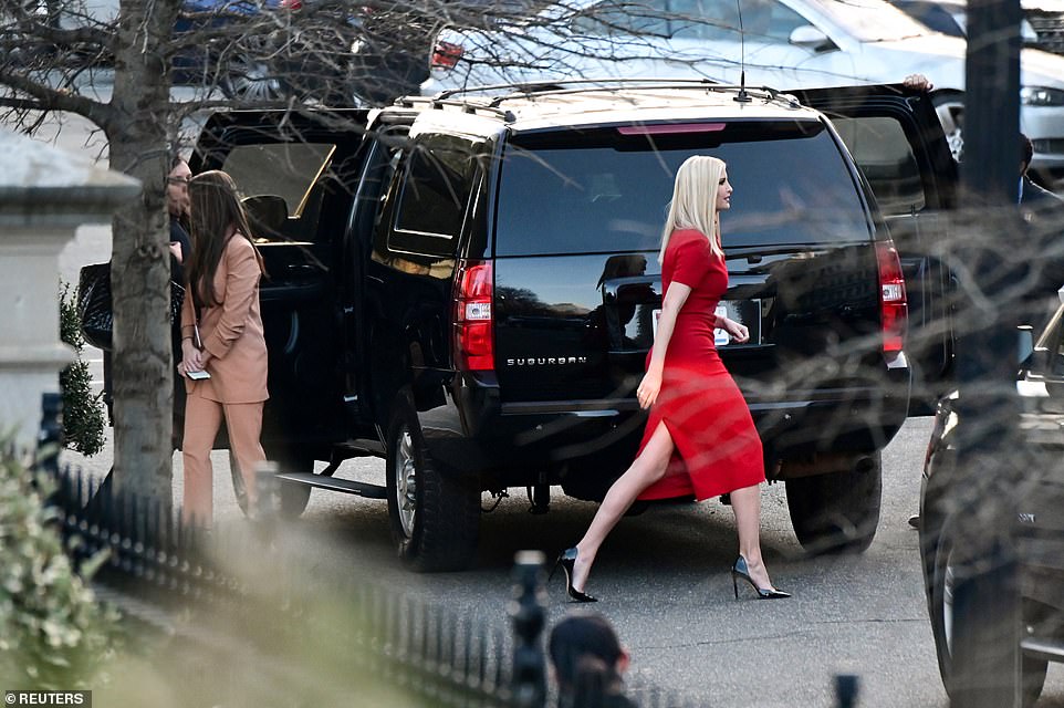 Ivanka Trump rời khỏi Nhà Trắng (ảnh: Daily Mail)