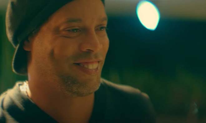 Ronaldinho xuất hiện trong video ca nhạc mới
