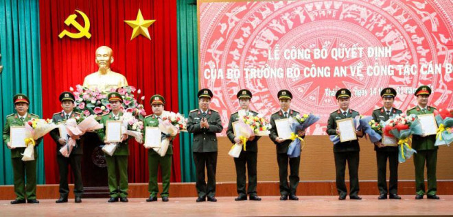 Bộ trưởng Bộ Công an quyết định điều động 9 cán bộ Công an ở Thái Bình đến các vị trí mới.
