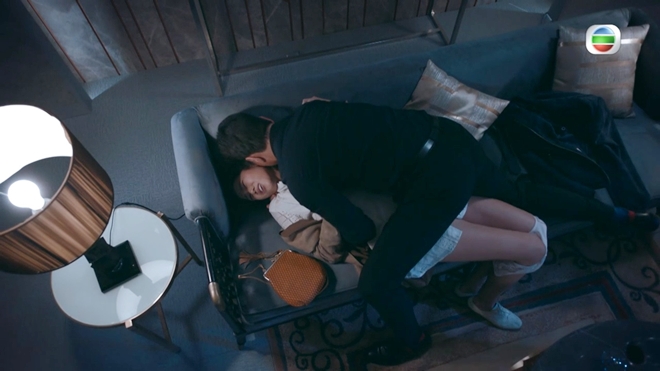 Cảnh quay nhân vật nữ bị cưỡng bức táo bạo trong phim gây tranh cãi.