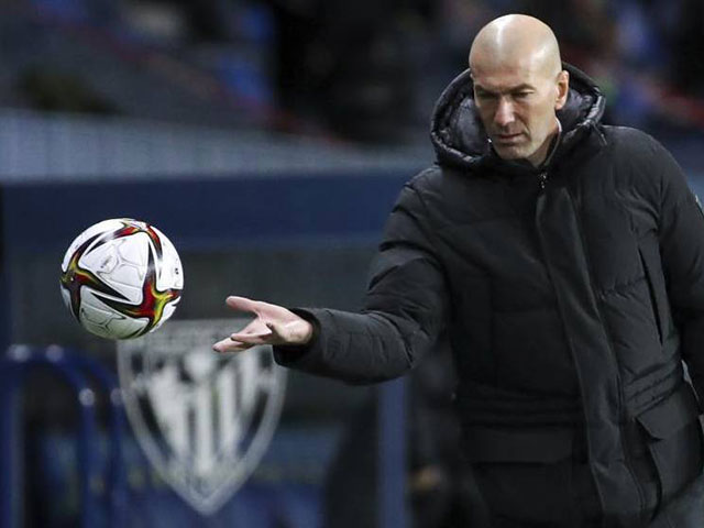 Fan Real nổi điên vì thất bại ở Siêu cúp TBN, đòi cho Zidane nghỉ việc