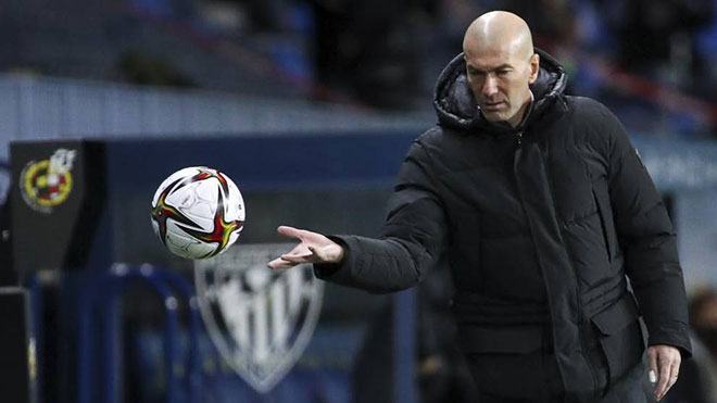 HLV Zinedine Zidane đang bị fan Real hoài nghi về khả năng dẫn dắt CLB