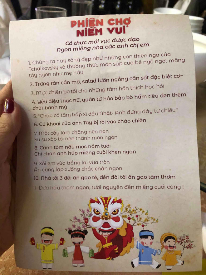 Một thực đơn trong tiệc cuối năm gây ấn tượng mạnh với khách mời và cả cư dân mạng