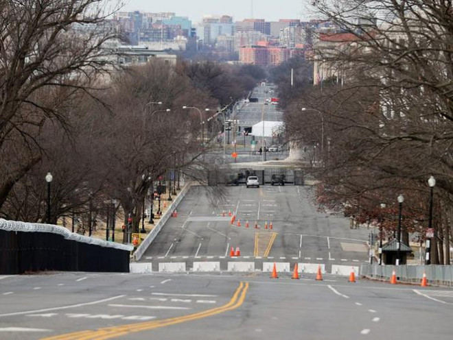 Nhiều công trình tham quan ở Washington đã ngừng đón khách cho đến ít nhất ngày 21/1. Trong các lễ nhậm chức trước đó, khán giả thường tập trung tại công viên quốc gia National Mall.