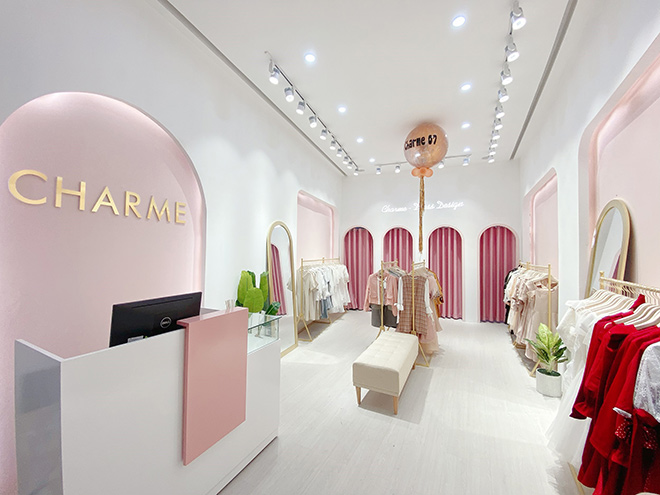 Tone Hồng - Trắng dễ thương chủ đạo của Charme Store