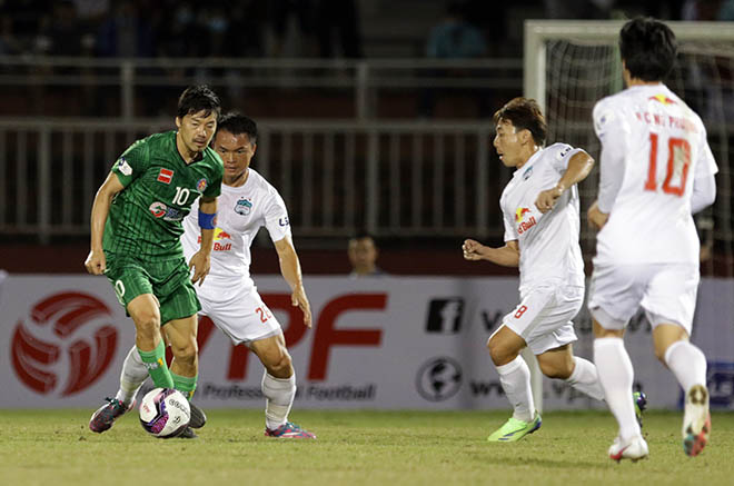 Trước đội khách HAGL có dàn sao trẻ được đánh giá cao, HLV Vũ Tiến Thành của CLB Sài Gòn vẫn tung tiền vệ lão tướng Daisuke Matsui vào sân ngay từ đầu ở trận đấu mở màn V-League 2021 tối ngày 17/1.