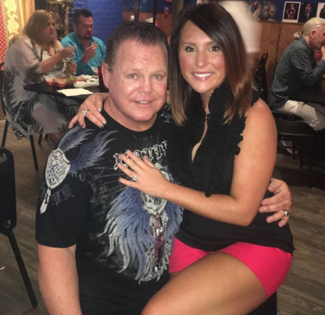 Cuối cùng là cặp đôi đình đám nhất.&nbsp;Jerry Lawler và Lauryn McBride là 2 người có độ tuổi chênh lệch nhiều nhất WWE (39 tuổi). Đây cũng là cặp gặp nhiều rắc rối nhất.&nbsp;Họ&nbsp;từng bị bắt vào năm 2016 vì tội lạm dụng gia đình, sau đó đã được thả. Năm 2018, đô vật Lawler tiết lộ ông&nbsp;đã từng bị đột quỵ khi làm "chuyện ấy" với vợ, thật may ông chỉ bị nhẹ nên sau khi tới bệnh viện điều trị đã bình phục